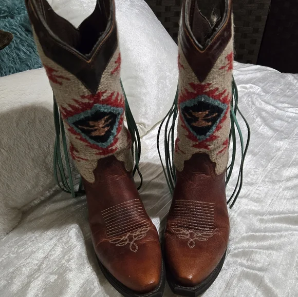 Western Fringe Leather Boots By Laredo Size 8 EUC - Picture 1 of 11
